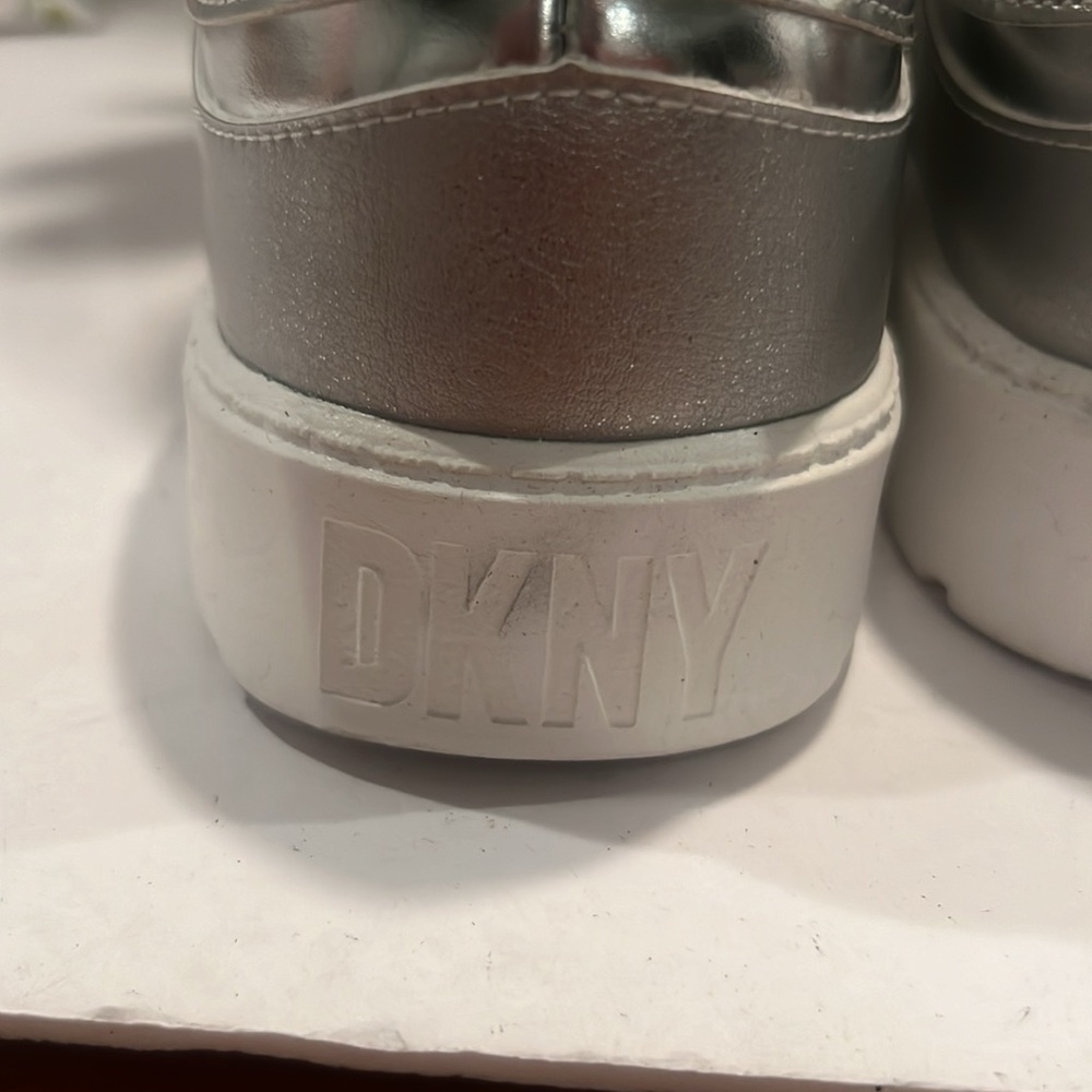 DKNY - Picture 7 of 8